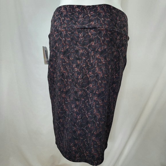 LuLaRoe Cassie SKIRT Womens Size 3XL Black Gray Red Aqua Pull-on Abstract NWT - Picture 3 of 16